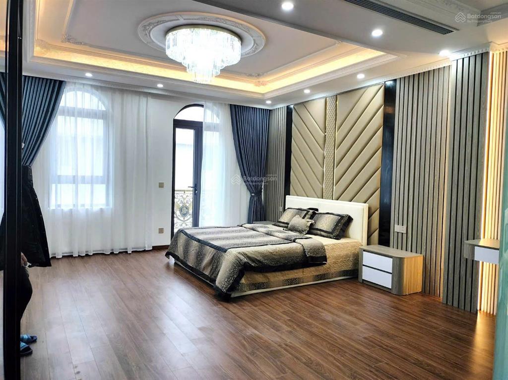 Cần bán nhà đẹp xuất sắc tại sài đồng, giá 19,5 tỷ, dt 65 m2 x5,5 tầng thang máy