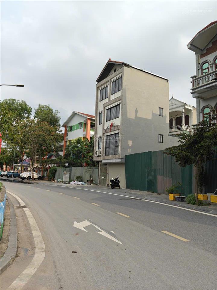 Bán đất tặng nhà mặt đê phúc lợi, dt 315m², mt 12,3m phường phúc lợi, quận long biên, kinh doanh.