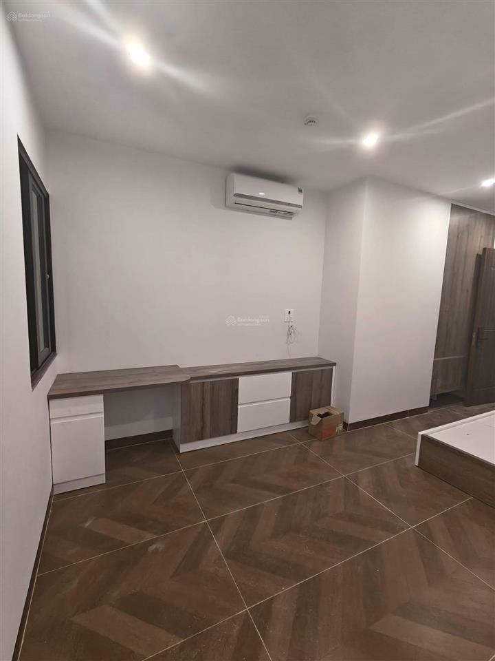 Bán tòa ccmn  140m² x 7 tầng  thang máy nhập khẩu  full nội thất ngọc thụy long biên