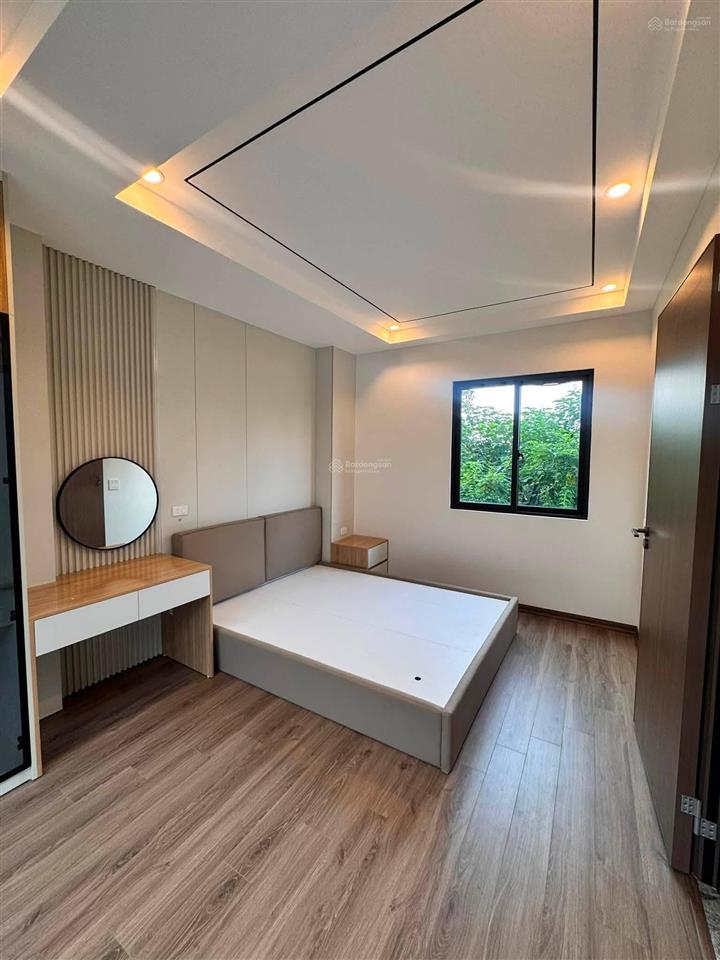 Chính chủ bán nhà ngọc thụy 30m2 4 tầng nội thất cơ bản ô tô đỗ tận cổng giá chỉ 6,8 tỷ