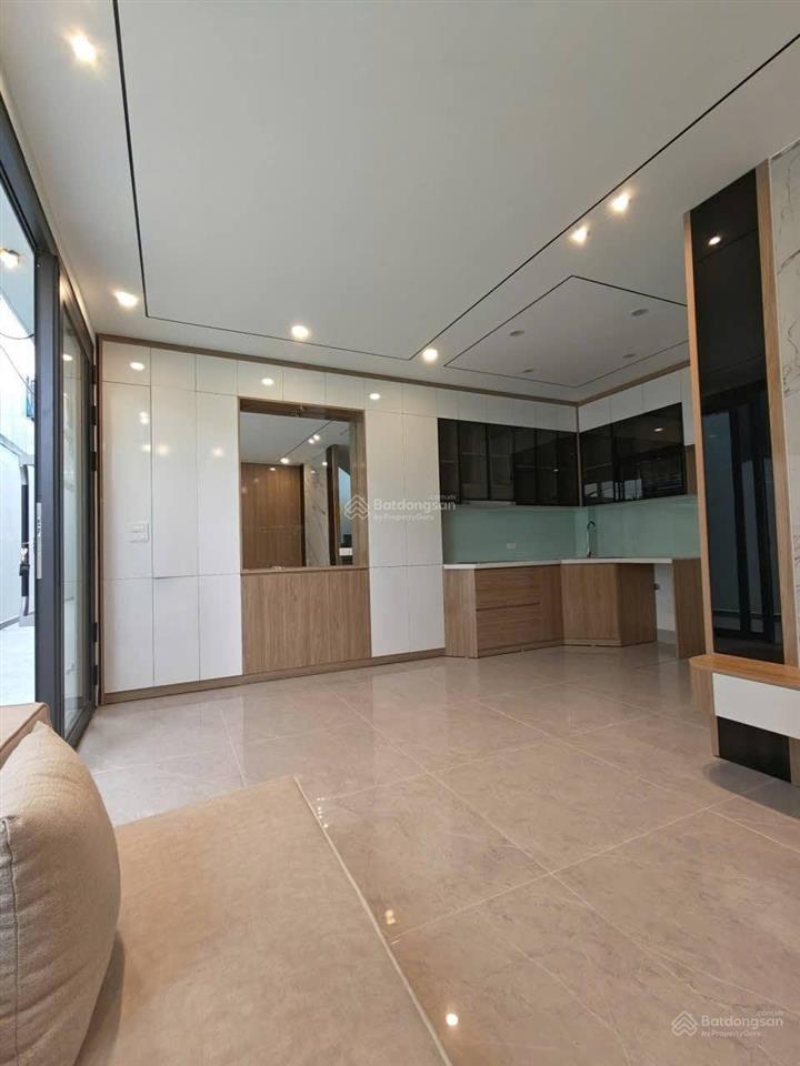 Chính chủ bán nhà ngọc thụy 30m2 4 tầng nội thất cơ bản ô tô đỗ tận cổng giá chỉ 6,8 tỷ