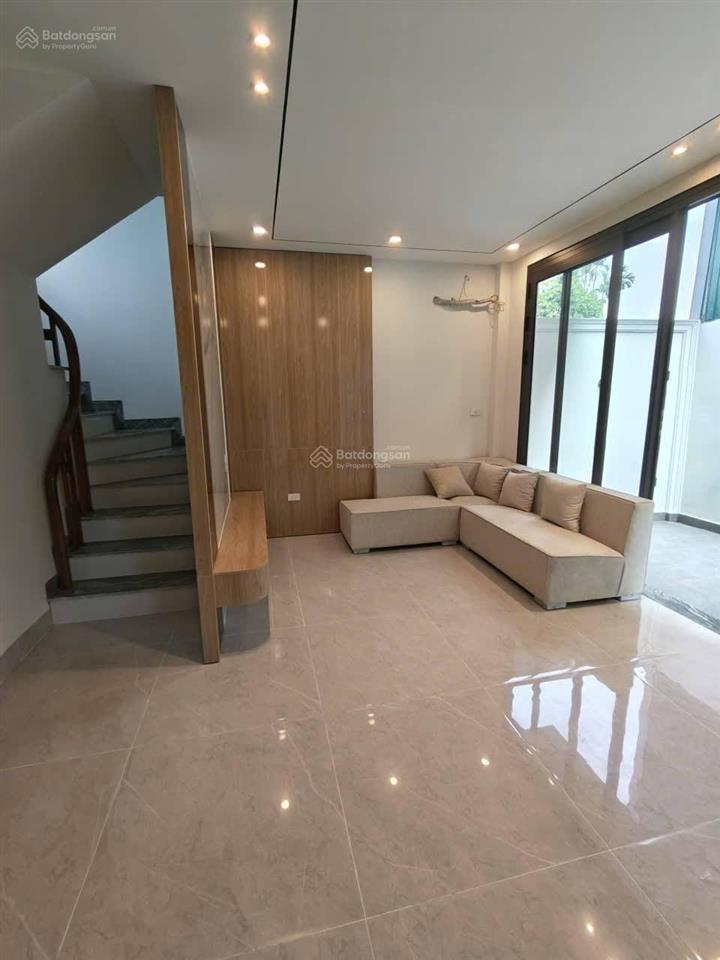 Chính chủ bán nhà ngọc thụy 30m2 4 tầng nội thất cơ bản ô tô đỗ tận cổng giá chỉ 6,8 tỷ