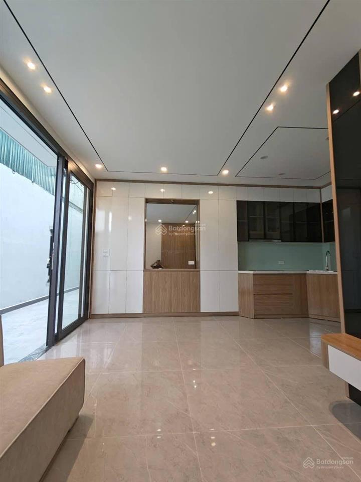 Chính chủ bán nhà ngọc thụy 30m2 x 4 tầng full nội thất ô tô đỗ tận cổng.