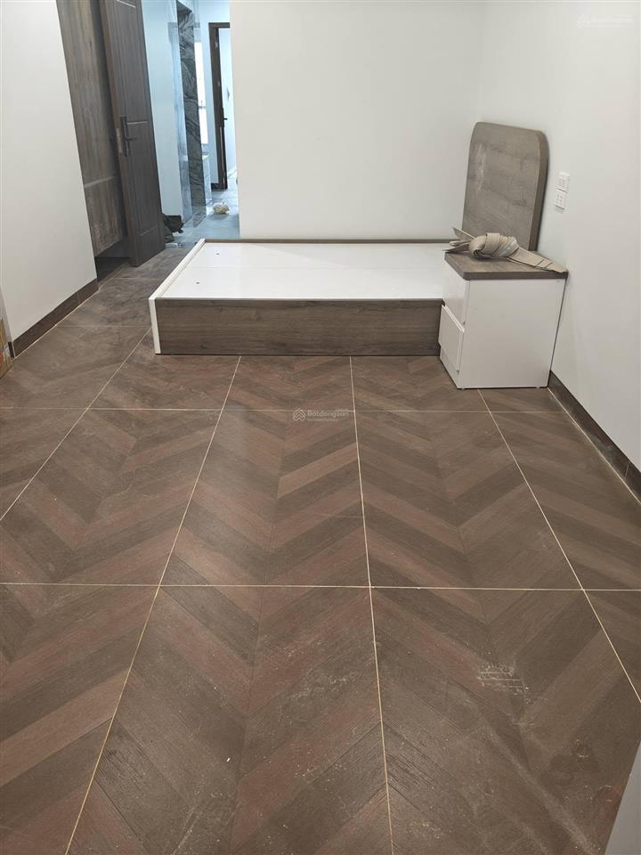 Bán tòa ccmn  140m² x 7 tầng  thang máy nhập khẩu  full nội thất ngọc thụy long biên.