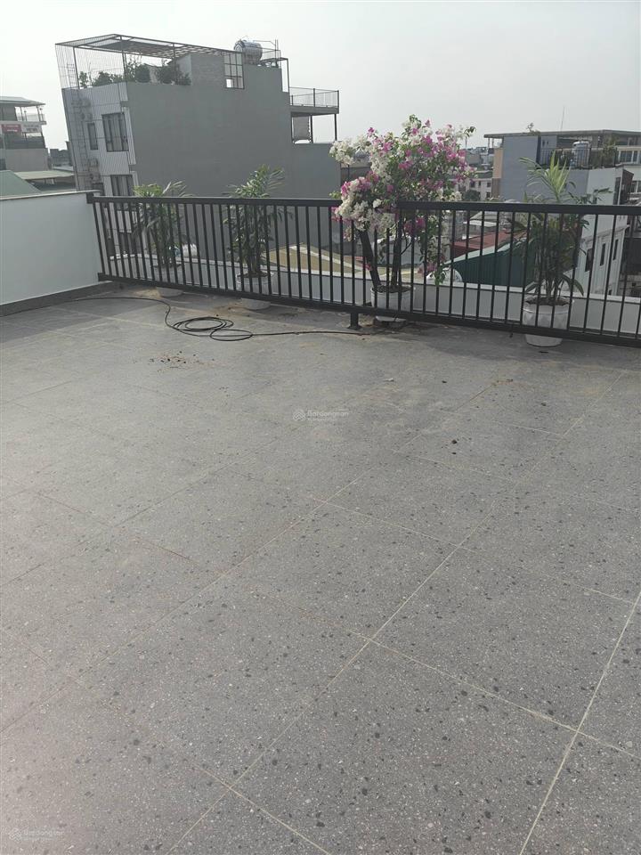 Bán tòa ccmn  140m² x 7 tầng  thang máy nhập khẩu  full nội thất ngọc thụy long biên.