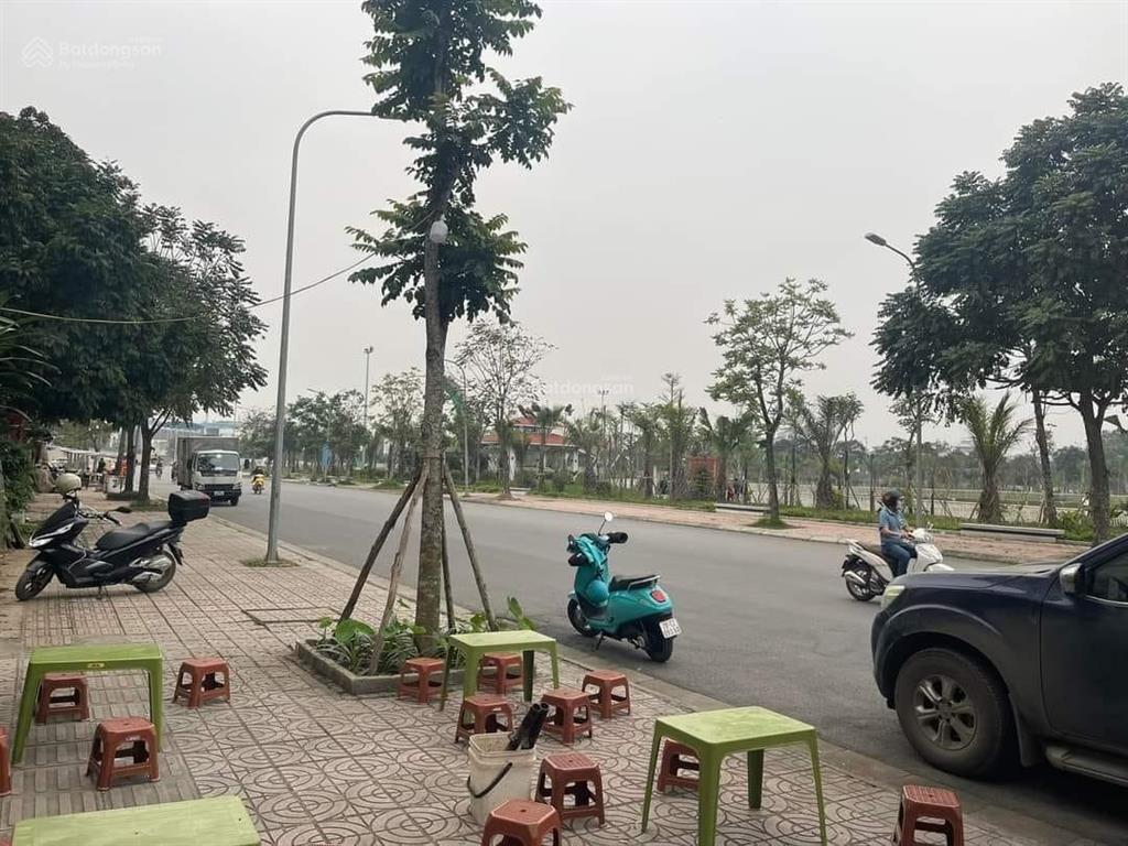 Tôi cần bán lô đất dt 60m2 đường 12m, vỉa hè, view công viên, mt 5m, kinh doanh giá 21,3 tỷ có tl.