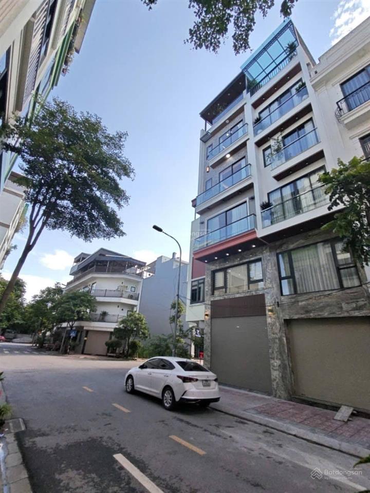 Tôi cần bán lô đất dt 60m2 đường 12m, vỉa hè, view công viên, mt 5m, kinh doanh giá 21,3 tỷ có tl.