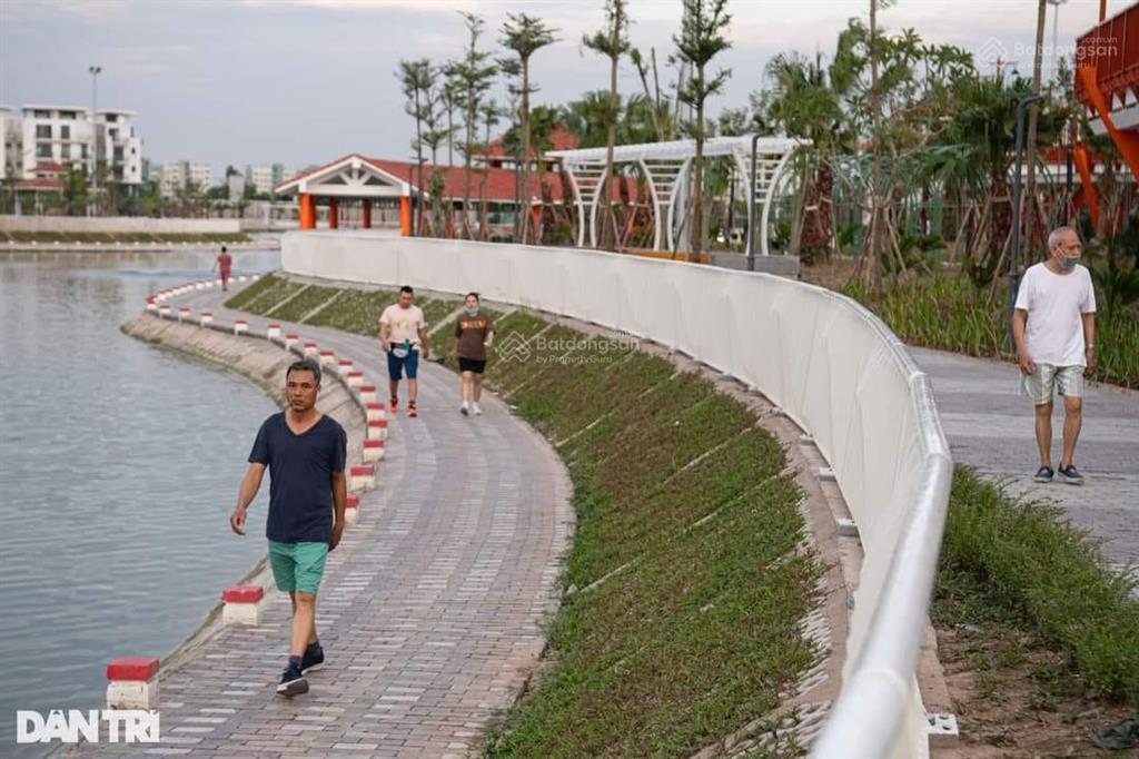 Tôi cần bán lô đất dt 60m2 đường 12m, view công viên, mt 5m. khu tđc ngọc thụy, phường bồ đề