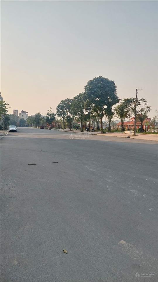 Tôi cần bán lô đất dt 60m2 đường 12m, view công viên, mt 5m. khu tđc ngọc thụy, phường bồ đề