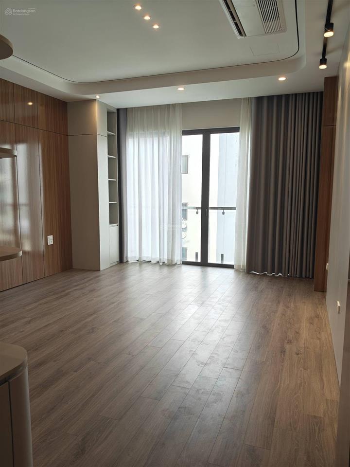 Cần bán nhà khu tđc ngọc thụy sát hồ điều hòa 7 hecta long biên  cạnh 3 công viên lớn.
