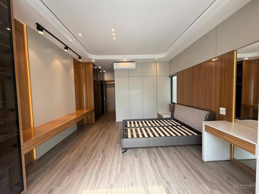 Cần bán nhà khu tđc ngọc thụy sát hồ điều hòa 7 hecta long biên  cạnh 3 công viên lớn.