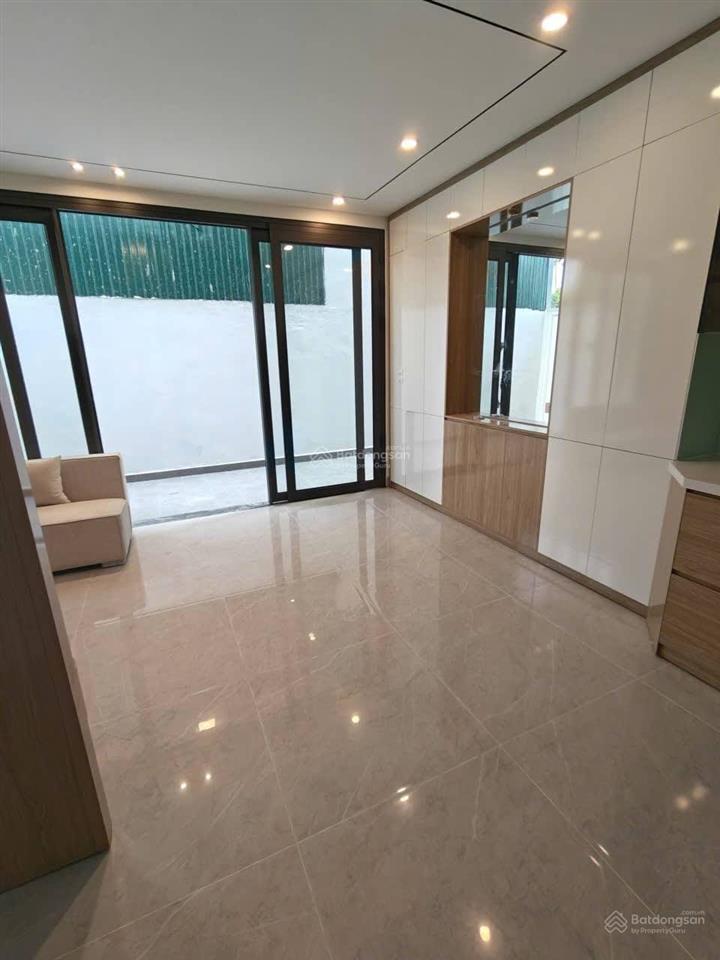 Chính chủ bán nhà ngọc thụy 30m² x 4 tầng full nội thất ô tô đỗ tận cổng giá chỉ hơn 6,x tỷ.
