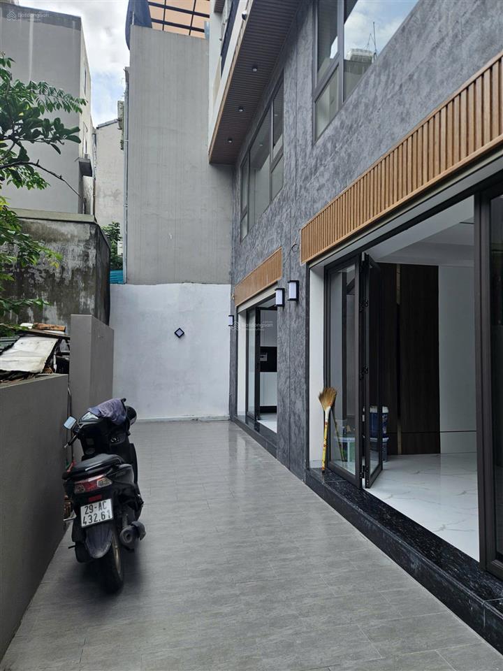 Cần bán căn nhà xây mới 6 tầng thang máy 4 phòng ngủ diện tích 50m², gần trường quốc tế việt pháp