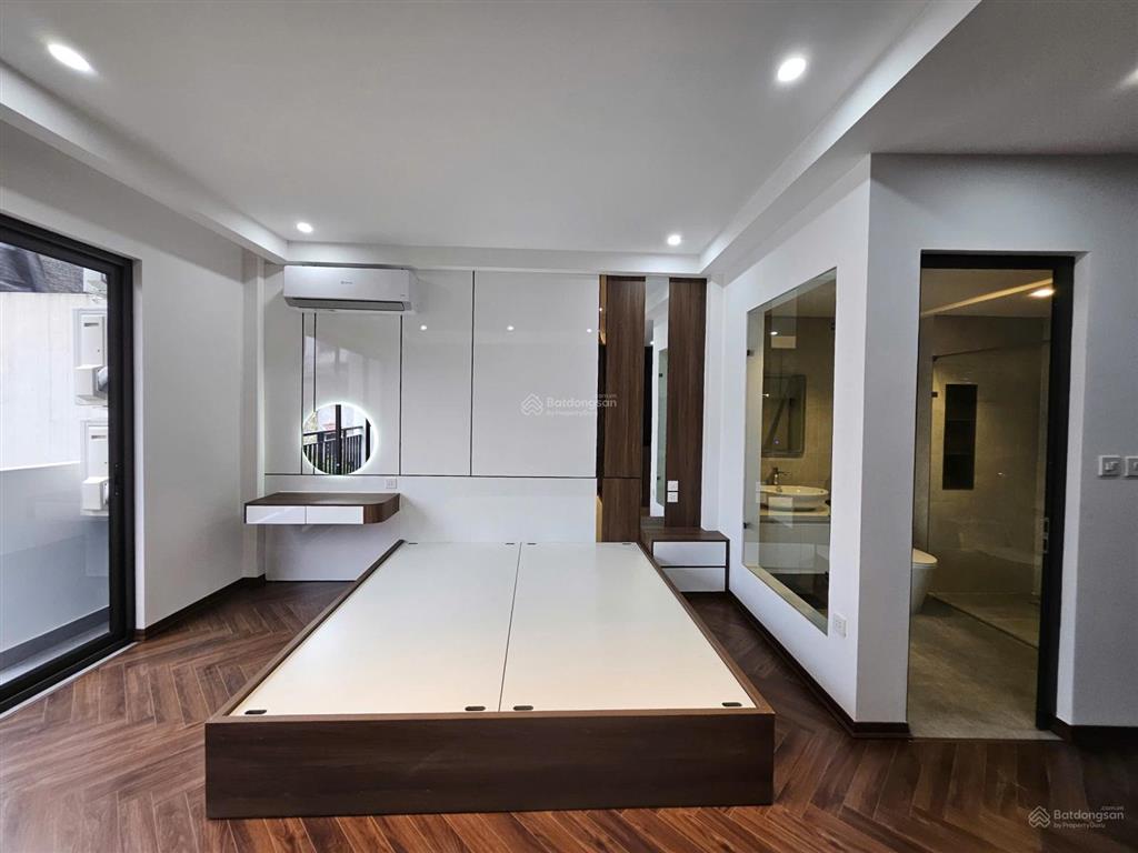 Cần bán căn nhà xây mới 6 tầng thang máy 4 phòng ngủ diện tích 50m², gần trường quốc tế việt pháp