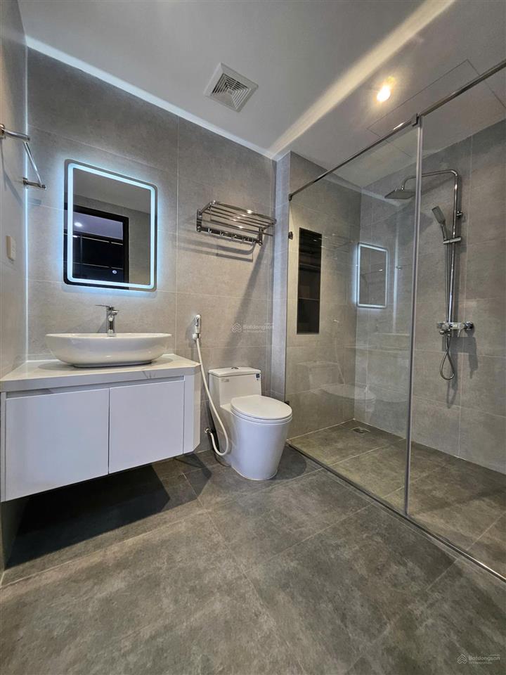 Cần bán căn nhà xây mới 6 tầng thang máy 4 phòng ngủ diện tích 50m², gần trường quốc tế việt pháp