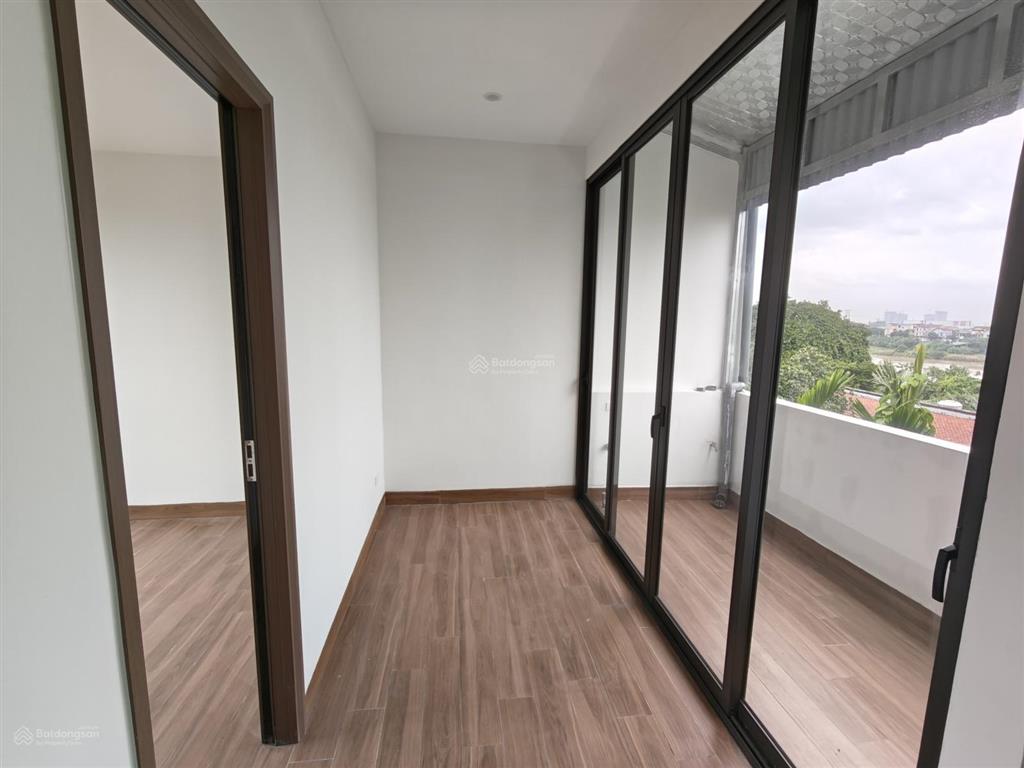 Cần bán nhà ngọc thụy dt 30m² x 4 tầng full nội thất ô tô đỗ tận cổng.