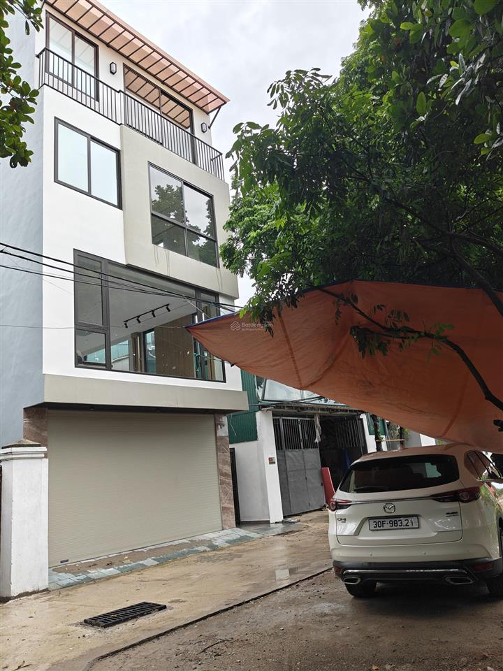 Cần bán nhà ngọc thụy dt 30m² x 4 tầng full nội thất ô tô đỗ tận cổng.