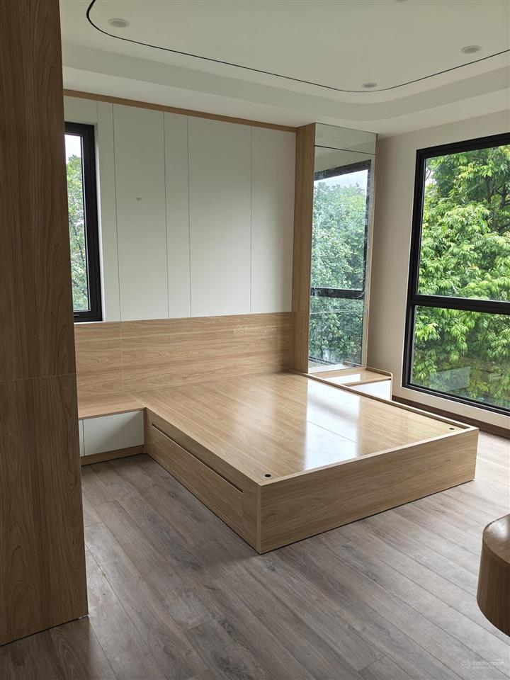 Cần bán nhà ngọc thụy dt 30m² x 4 tầng full nội thất ô tô đỗ tận cổng.