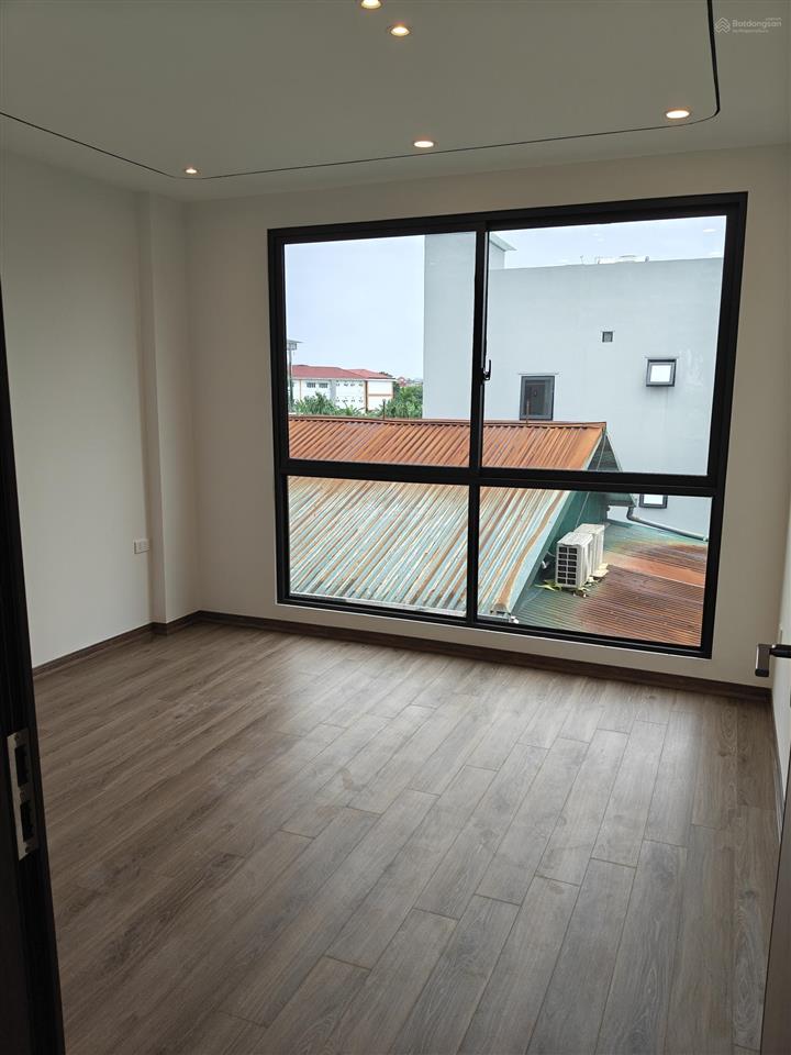 Cần bán nhà ngọc thụy dt 30m² x 4 tầng full nội thất ô tô đỗ tận cổng.