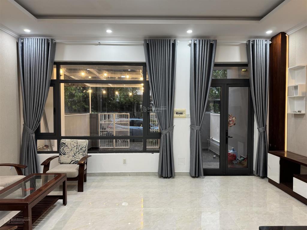 Cho thuê biệt thự phố đông village, 20 triệu vnd, 6x20, dtsd 224 m2, 5pn, 4wc, đầy đủ nội thất