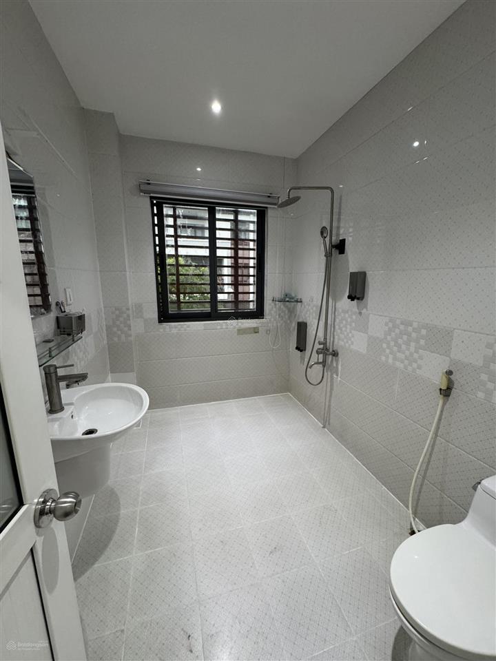 Cho thuê biệt thự phố đông village, 20 triệu vnd, 6x20, dtsd 224 m2, 5pn, 4wc, đầy đủ nội thất