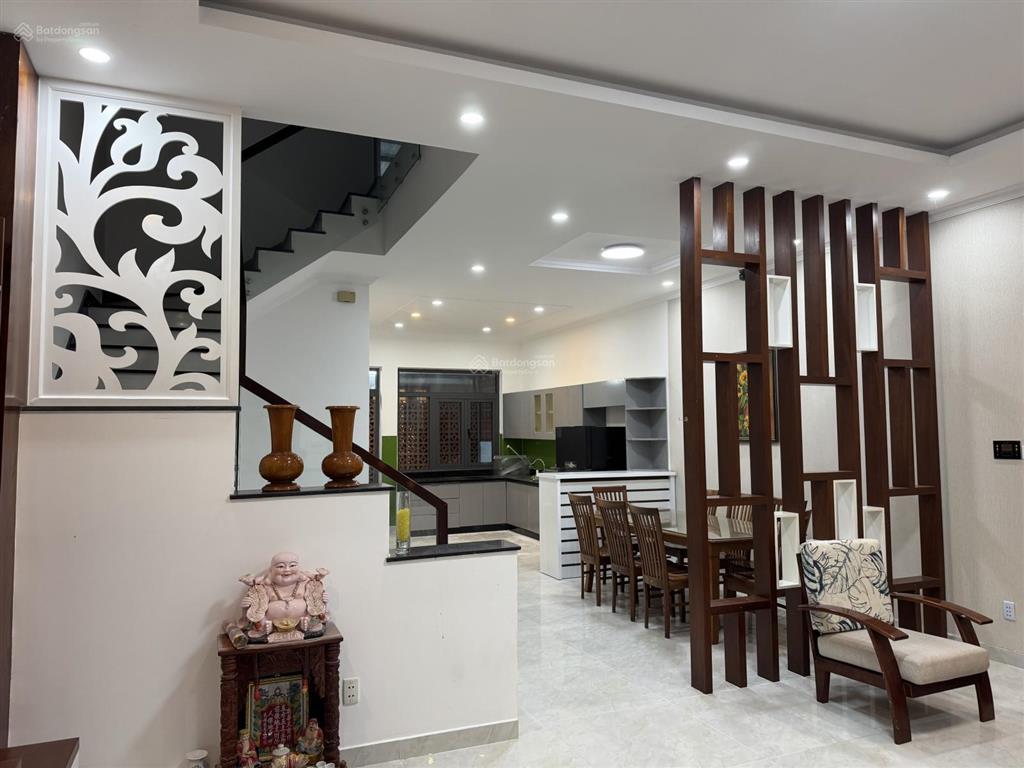 Cho thuê biệt thự phố đông village, 20 triệu vnd, 6x20, dtsd 224 m2, 5pn, 4wc, đầy đủ nội thất