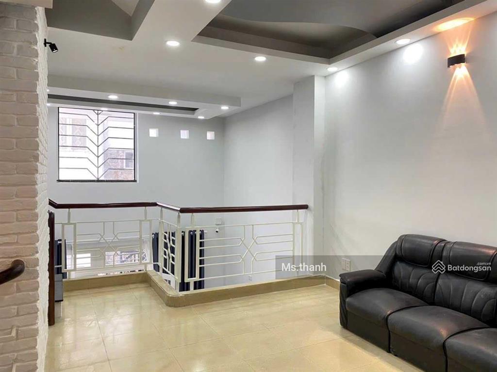 Mặt tiền giá khan hiếm, ngang chuẩn 4,2mx10m, khuôn đất đẹp, 6 tầng, khu phùng văn cung, phú nhuận