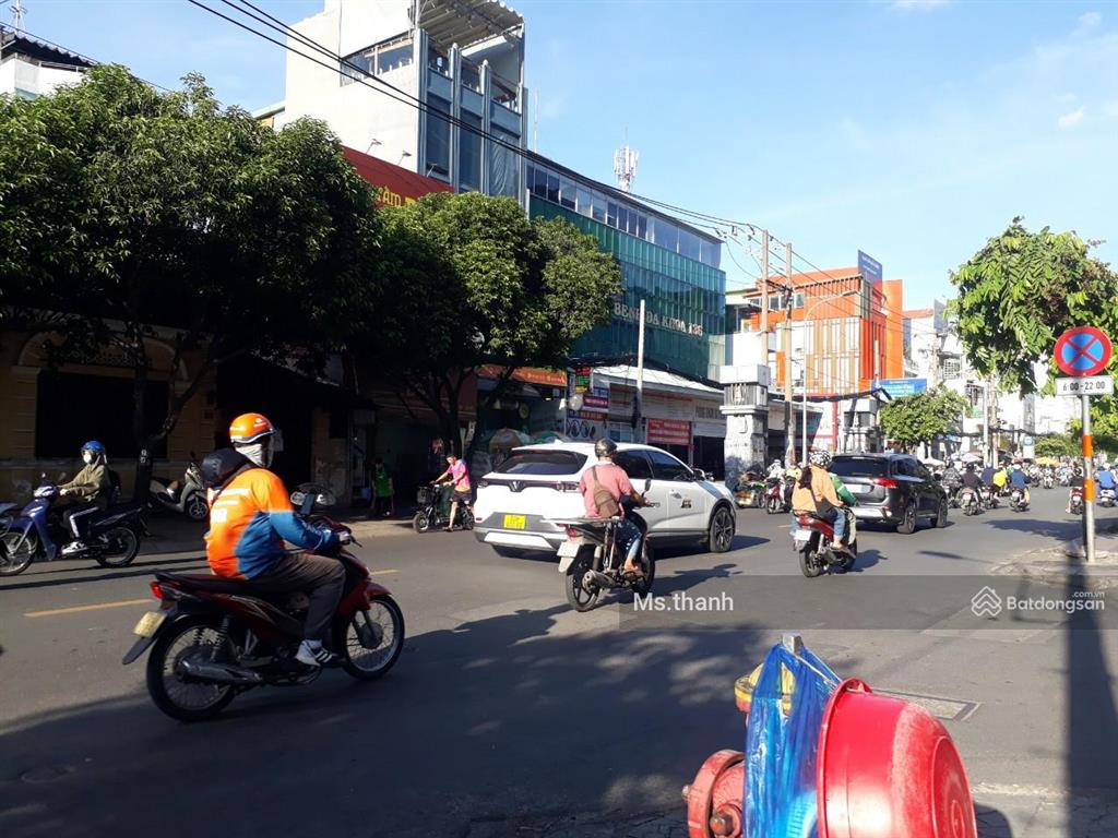 Mặt tiền cách mạng tháng 8, quận 3, 4,5mx15m, vuông vức, 3 tầng, đang cho thuê 45 triệu