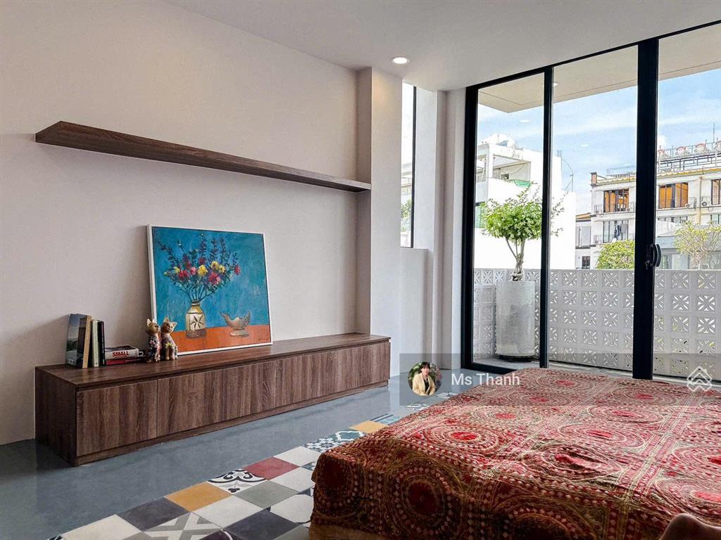 Hẻm 6m, cách mt chỉ 3 căn, ngang to, 8m x 20m, vuông vắn, 4 tầng btct, sát trung tâm quận 1