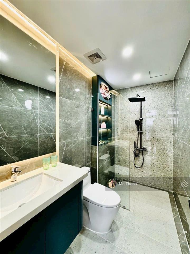 Cách mặt tiền 6 căn, hxh 1 trục tới nhà, 4,3m x 10m, vuông vức, 5 tầng mới đẹp vô ở ngay, đức nhuận