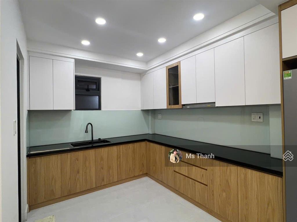 Cách mặt tiền 6 căn, hxh 1 trục tới nhà, 4,3m x 10m, vuông vức, 5 tầng mới đẹp vô ở ngay, đức nhuận