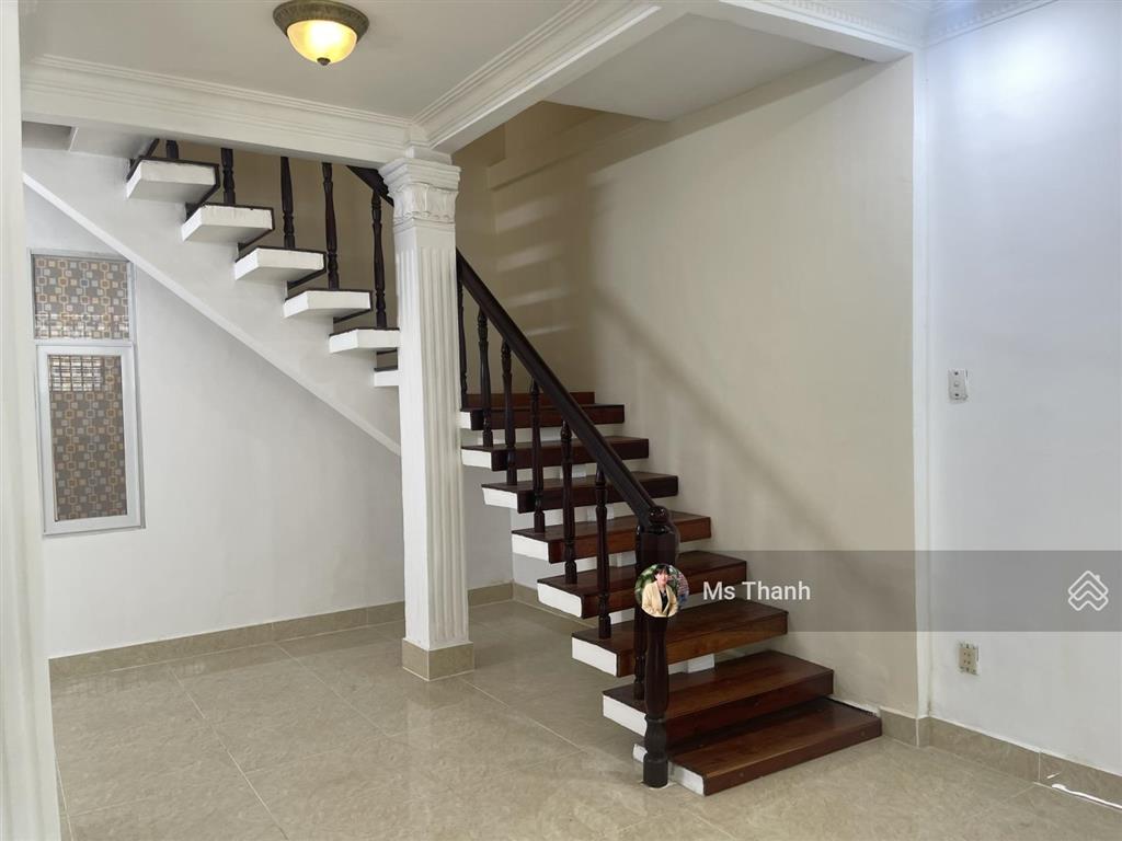 Mặt tiền ngang to, tọa lạc phố ẩm thực thạnh mỹ tây, 10mx22m, nở hậu đẹp, tiện xây mới hầm, 7 tầng