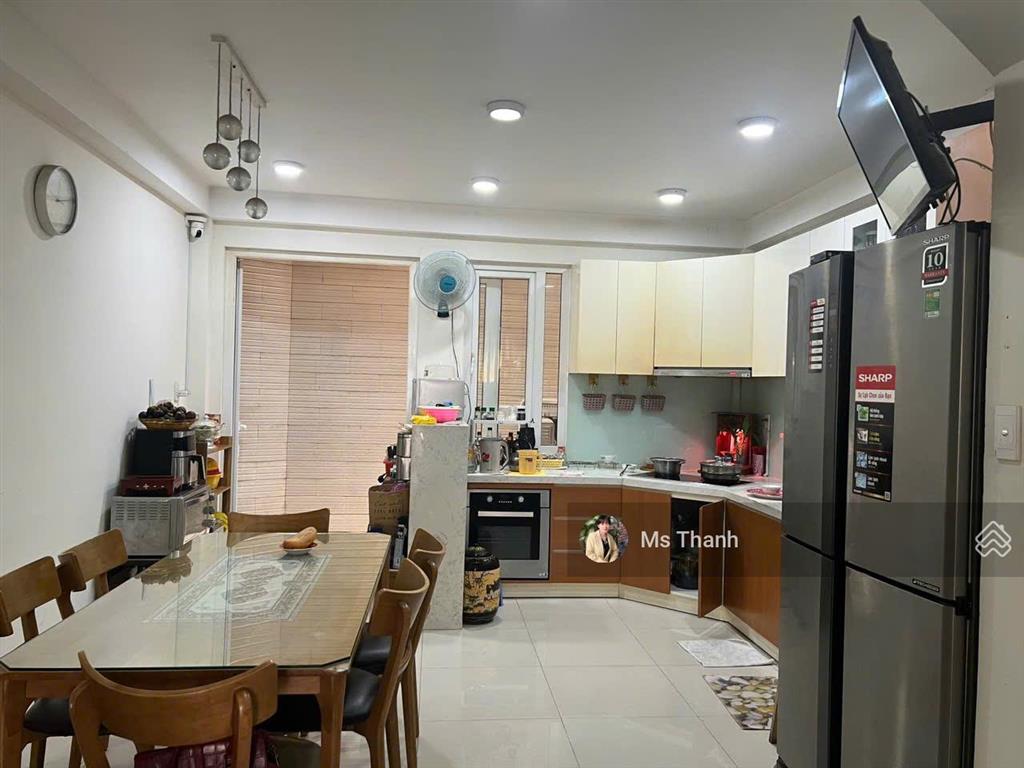 Hxh 1 trục, cách 6 căn ra mặt tiền, tọa lạc p. đức nhuận, 4,5mx10m, 5 tầng, sẵn dòng tiền 25tr