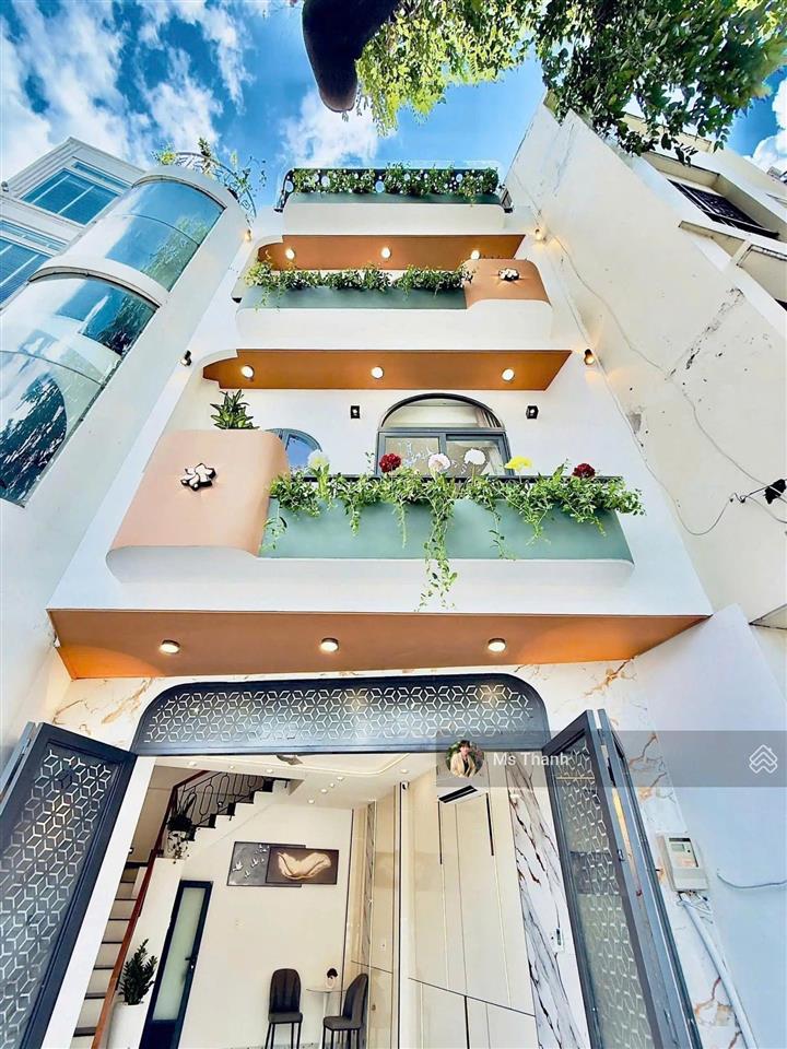 Nhà mới đẹp, ngang to hiếm, 6mx8m, 4 tầng đúc, tọa lạc p.bàn cờ ngay cao thắng & võ văn tần