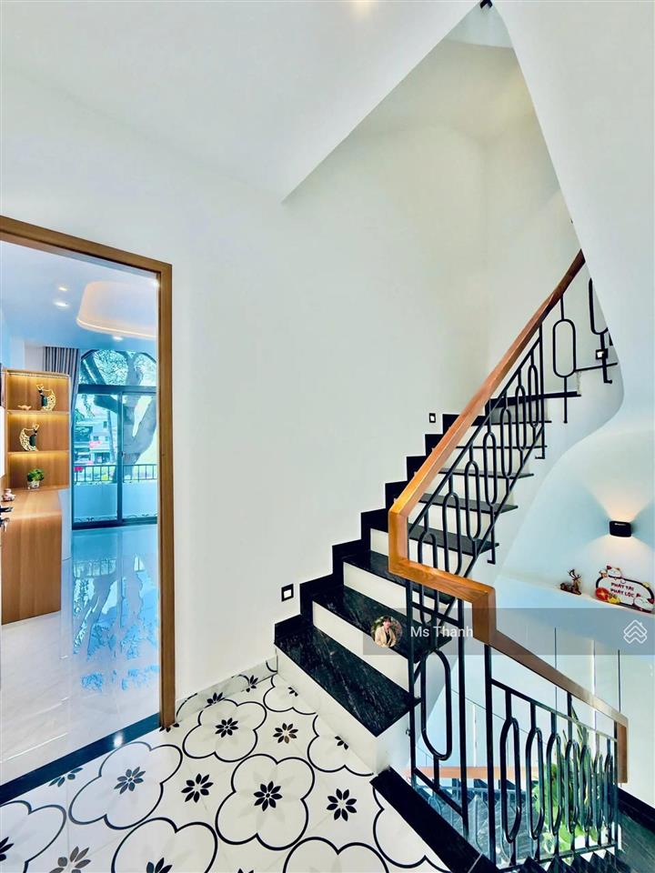 Cách 1 căn ra mt. nhà đẹp, ngang to 8mx7m, nở hậu 10m, 4 tầng, đang cho thuê 25 triệu/tháng