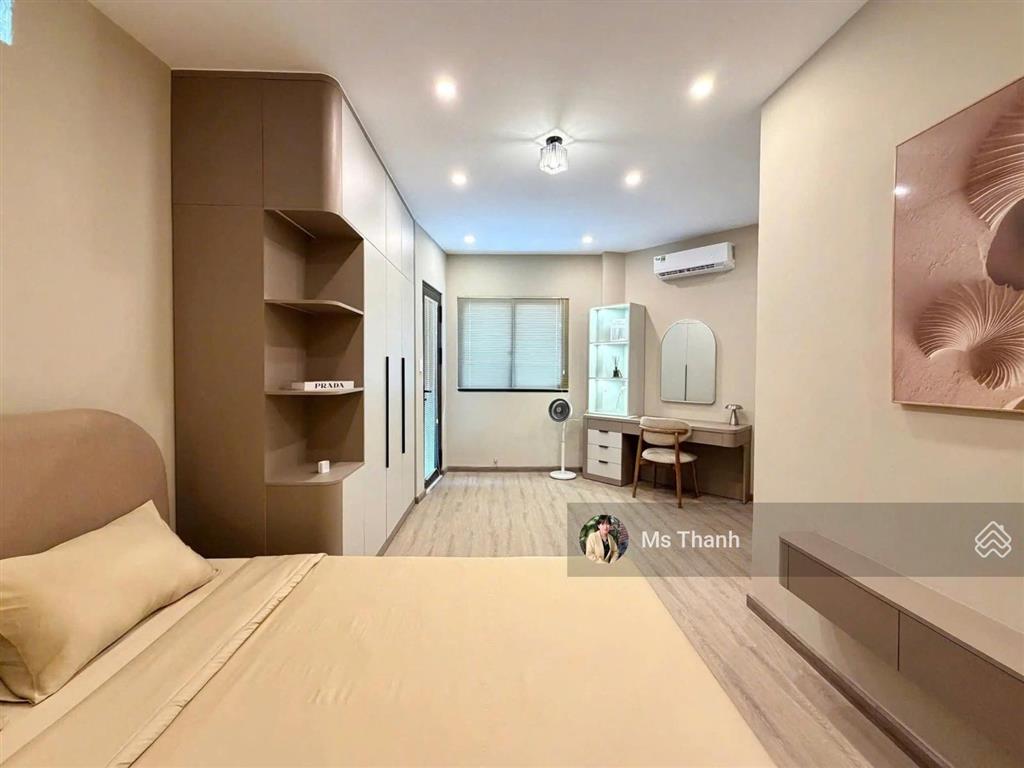 Hxh 1 trục, cách 6 căn ra mặt tiền, tọa lạc ngay botanic p. đức nhuận, 4,5mx10m, vuông vức, 5 tầng