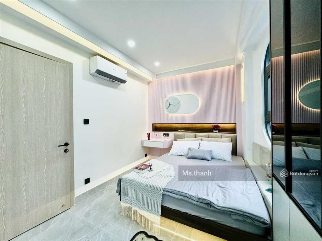 Nhà mới đẹp, hxh, nh 4,5m x 15m, 5 tầng, thang máy, ngay công viên phan đăng lưu, phú nhuận