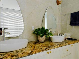 Hẻm 1 trục 6m, cách mt 15m, ngay hai bà trưng, 4m x 20m, 5 tầng, có dòng tiền 60 triệu/tháng