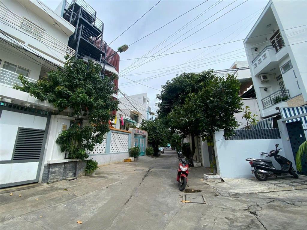 Bán gấp nhà biệt thự 3 tầng tại 32 vạn kiếp, trung tâm nha trang, ngang 10m mặt tiền, hậu 7m