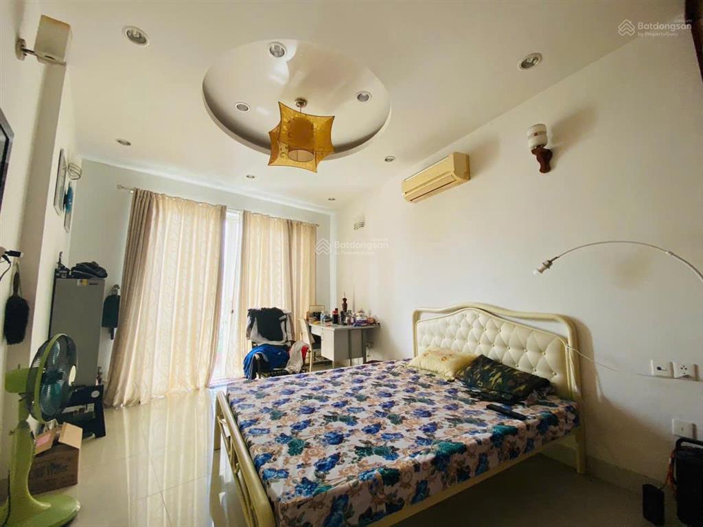 Bán gấp nhà biệt thự 3 tầng tại 32 vạn kiếp, trung tâm nha trang, ngang 10m mặt tiền, hậu 7m