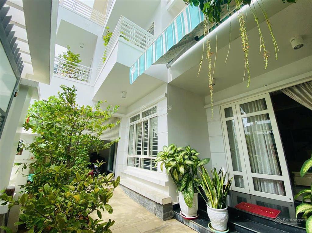Bán gấp nhà biệt thự 3 tầng tại 32 vạn kiếp, trung tâm nha trang, ngang 10m mặt tiền, hậu 7m