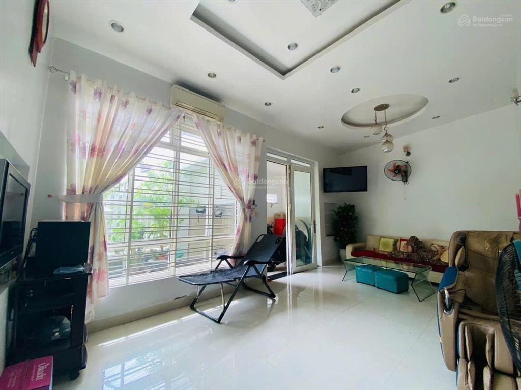 Bán gấp nhà biệt thự 3 tầng tại 32 vạn kiếp, trung tâm nha trang, ngang 10m mặt tiền, hậu 7m
