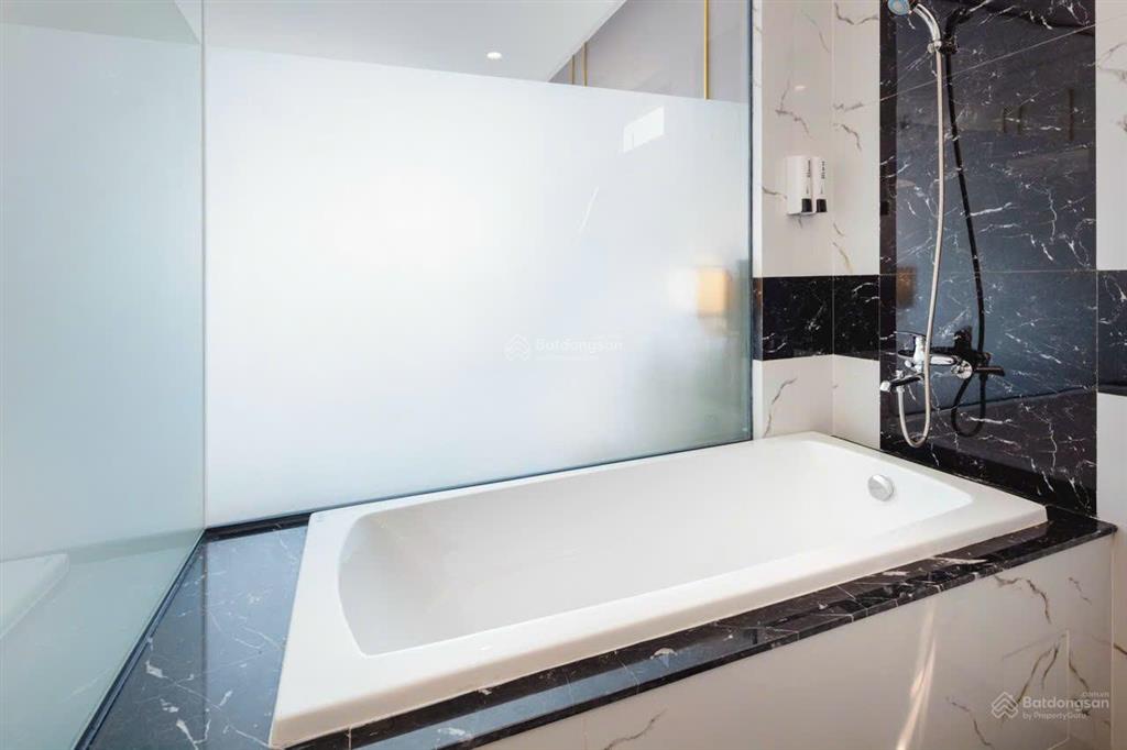 Bán khách sạn 3 sao mặt tiền biệt thự, phố người tây nha trang, gồm 19 tầng nổi và 1 hầm