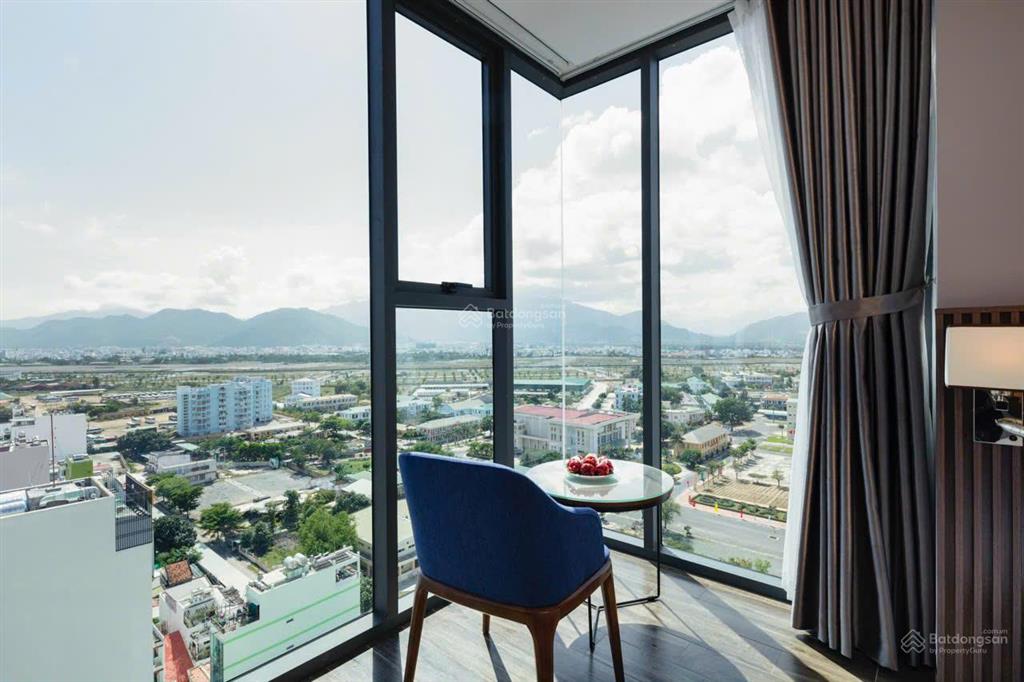 Bán khách sạn 3 sao mặt tiền biệt thự, phố người tây nha trang, gồm 19 tầng nổi và 1 hầm