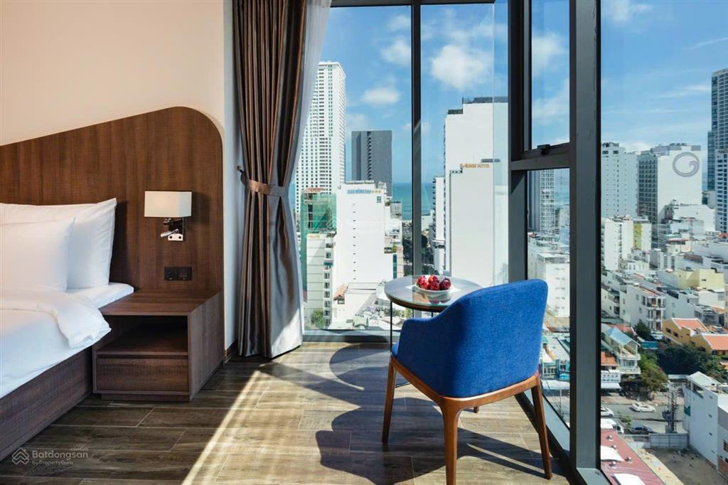 Bán khách sạn 3 sao mặt tiền biệt thự, phố người tây nha trang, gồm 19 tầng nổi và 1 hầm