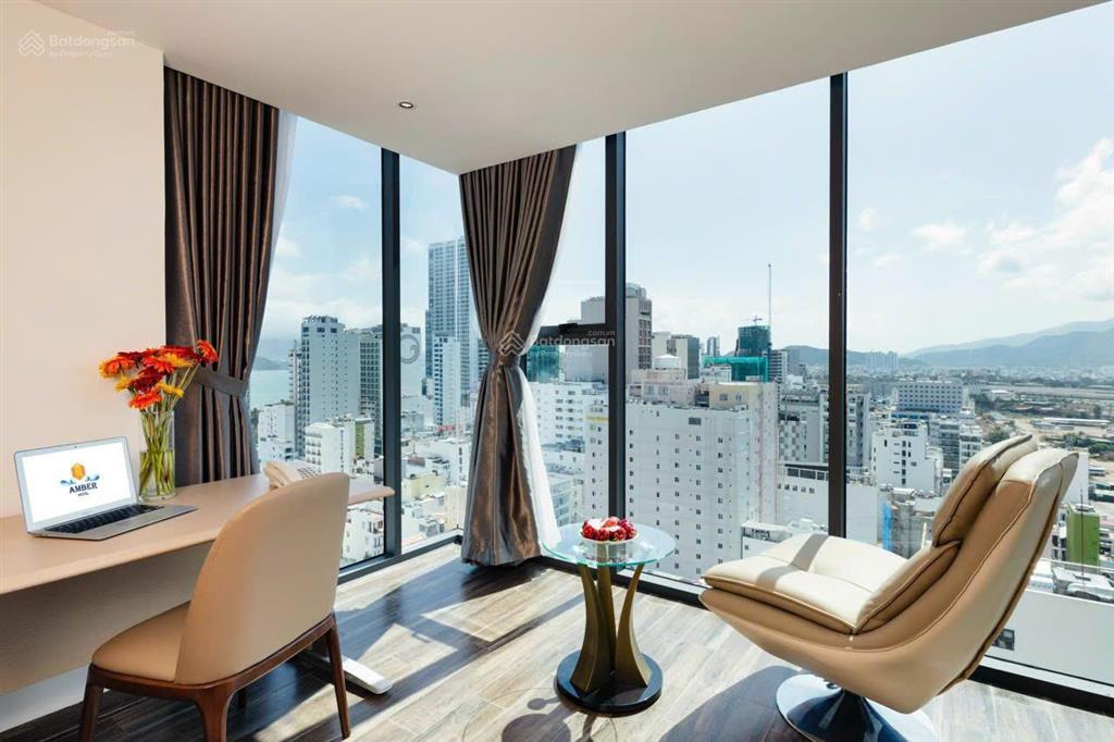 Bán khách sạn 3 sao mặt tiền biệt thự, phố người tây nha trang, gồm 19 tầng nổi và 1 hầm