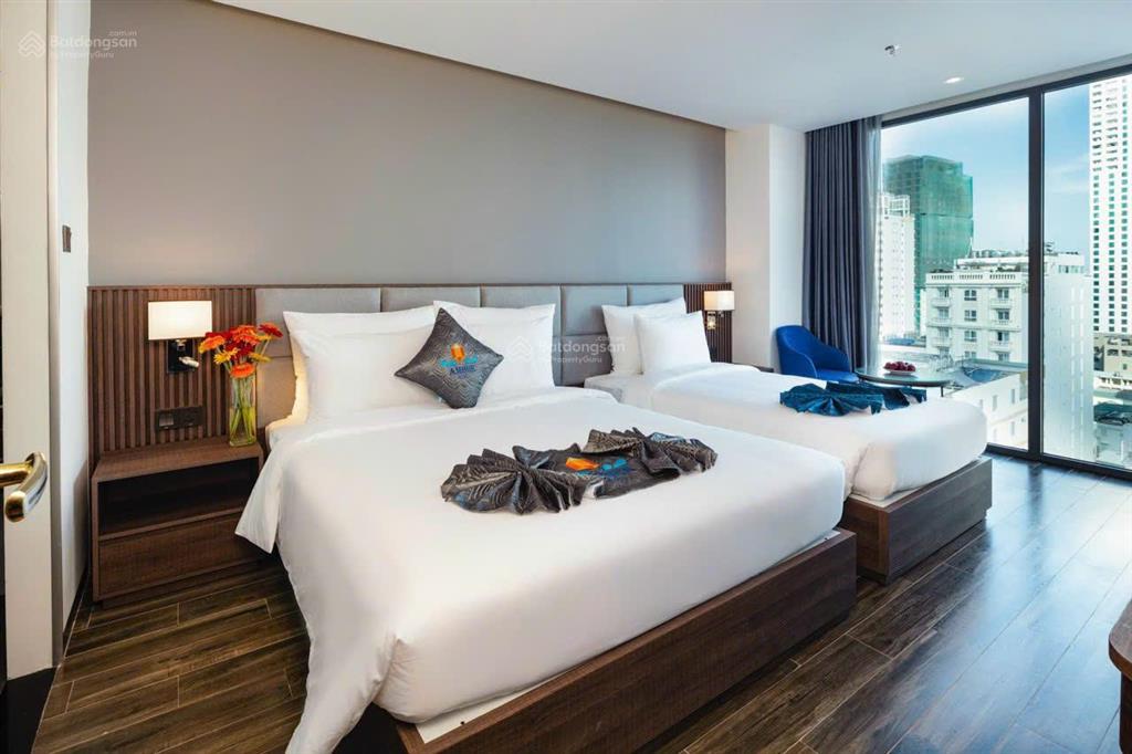 Bán khách sạn 3 sao mặt tiền biệt thự, phố người tây nha trang, gồm 19 tầng nổi và 1 hầm