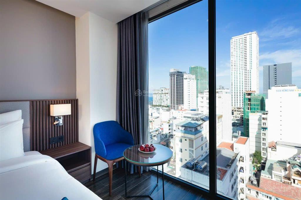 Bán khách sạn 3 sao mặt tiền biệt thự, phố người tây nha trang, gồm 19 tầng nổi và 1 hầm