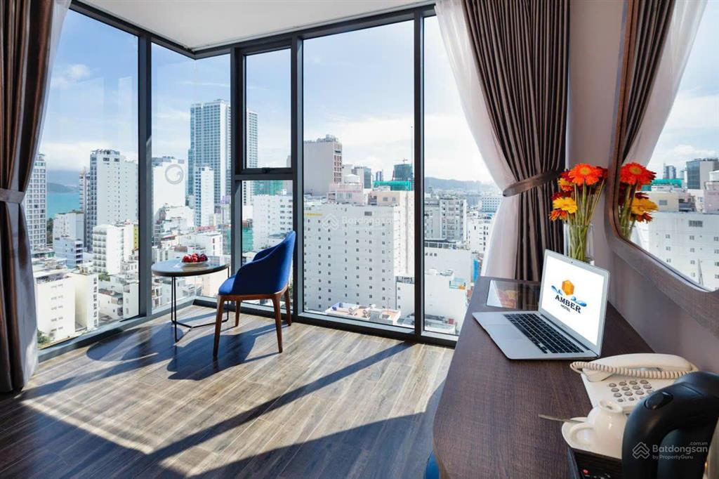 Bán khách sạn 3 sao mặt tiền biệt thự, phố người tây nha trang, gồm 19 tầng nổi và 1 hầm
