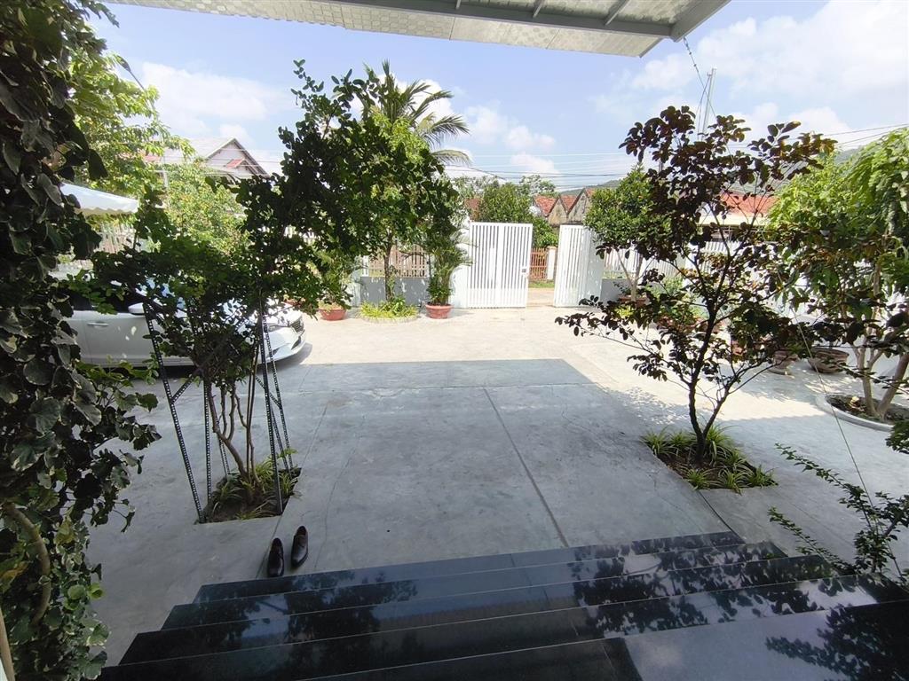 Bán căn nhà vườn mái nhật, diên lạc siêu đẹp, mới, bề ngang 16,5m